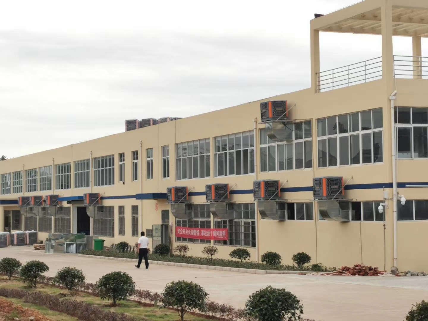 厂房降温设备环?？盏魑Х克腿デ辶?，消除员工疲劳感